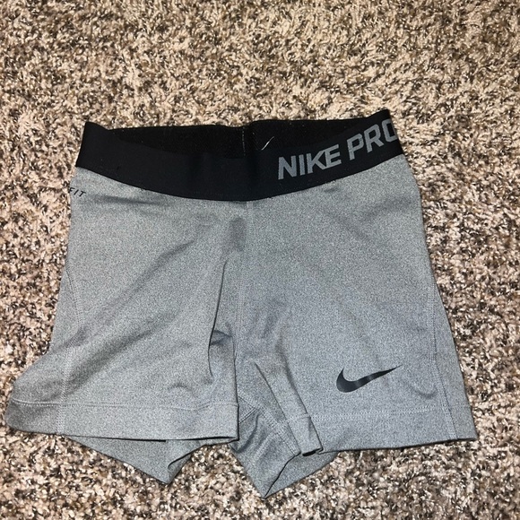 Grey Nike pro shorts - Picture 1 of 4